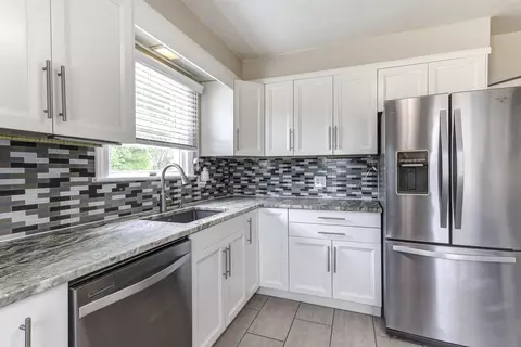 Kitchen - 1592 St Anthony Cir, Fort Wright, KY 41011 photo 3 of 6