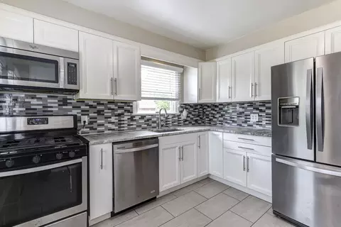 Kitchen - 1592 St Anthony Cir, Fort Wright, KY 41011 photo 2 of 6