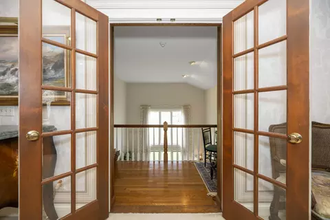 Entry Way - 2041 Edenderry Dr, Fort Mitchell, KY 41017 photo 3 of 3