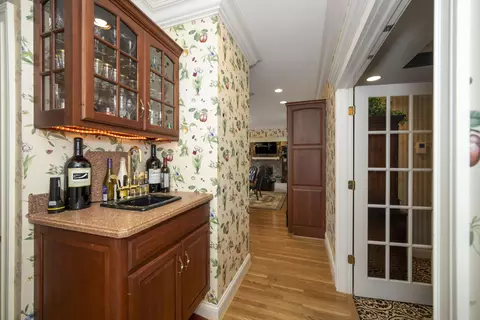 Entry Way - 2041 Edenderry Dr, Fort Mitchell, KY 41017 photo 2 of 3
