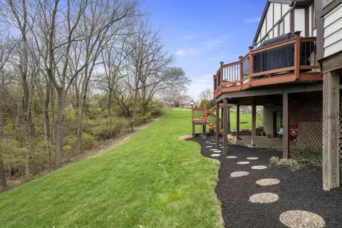 Exterior - 2041 Edenderry Dr, Fort Mitchell, KY 41017 photo 8 of 10