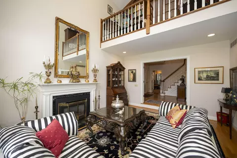 Living - 2041 Edenderry Dr, Fort Mitchell, KY 41017 photo 3 of 7