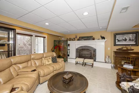 Living - 2041 Edenderry Dr, Fort Mitchell, KY 41017 photo 6 of 7
