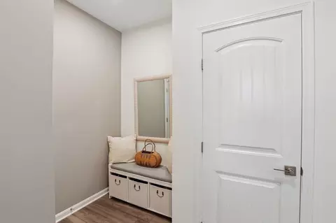 Entry Way - 3908 Circollo Dr, Covington, KY 41017 photo 5 of 8