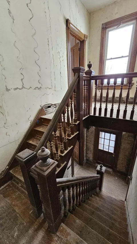 Entry Way - 1508 Kavanaugh St, Covington, KY 41011 photo 3 of 8