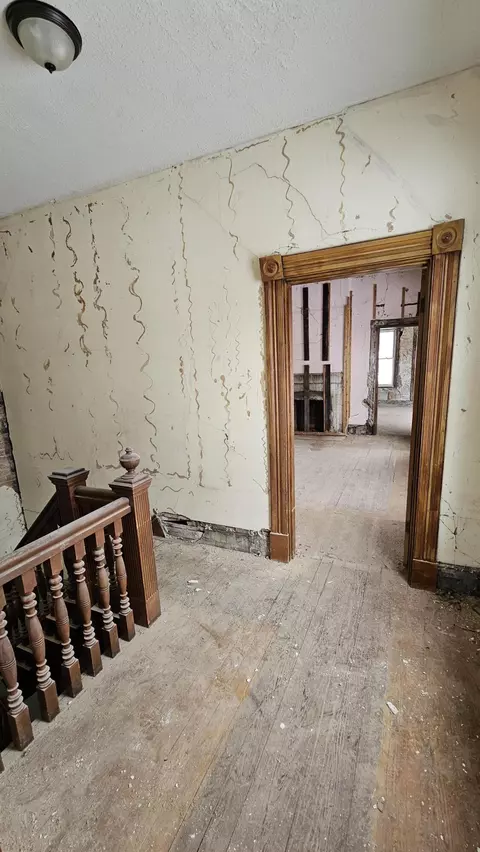 Entry Way - 1508 Kavanaugh St, Covington, KY 41011 photo 7 of 8