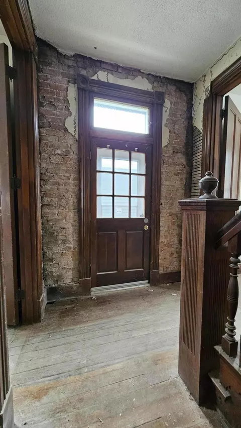 Entry Way - 1508 Kavanaugh St, Covington, KY 41011 photo 5 of 8