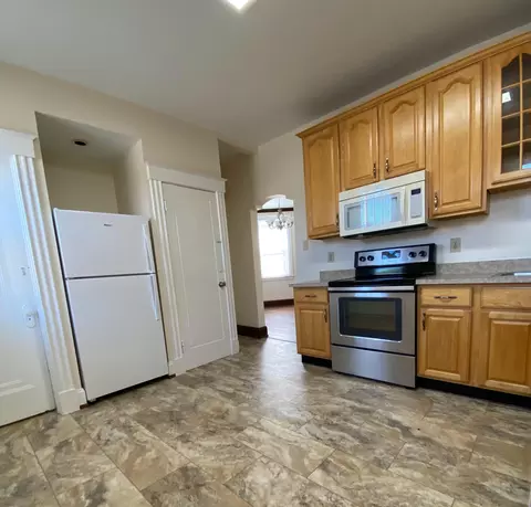 Kitchen - 1946 Eastern Ave, Covington, KY 41014 photo 1 of 2