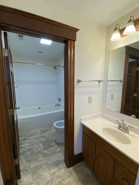Bath - 1946 Eastern Ave, Covington, KY 41014 photo 1 of 1