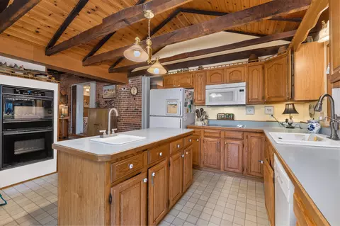 Kitchen - 7812 E Bend Rd, Burlington, KY 41005 photo 2 of 5