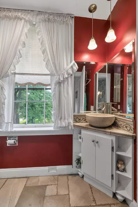 Bath - 7812 E Bend Rd, Burlington, KY 41005 photo 3 of 4
