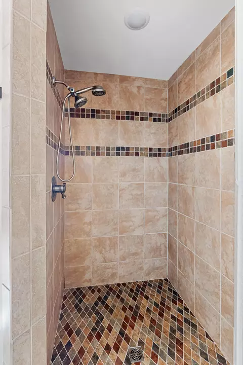 Bath - 720 Broomtail Ln, Hebron, KY 41048 photo 3 of 7