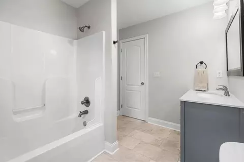 Bath - 720 Broomtail Ln, Hebron, KY 41048 photo 5 of 7