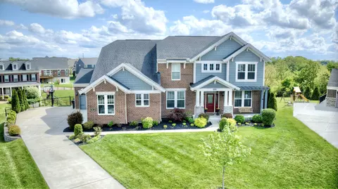 818 Carrieview Dr, Crescent Springs, KY 41017