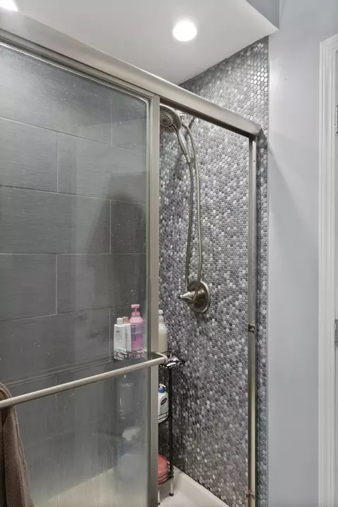 Bath - 501 Johnson St, Covington, KY 41011 photo 1 of 5