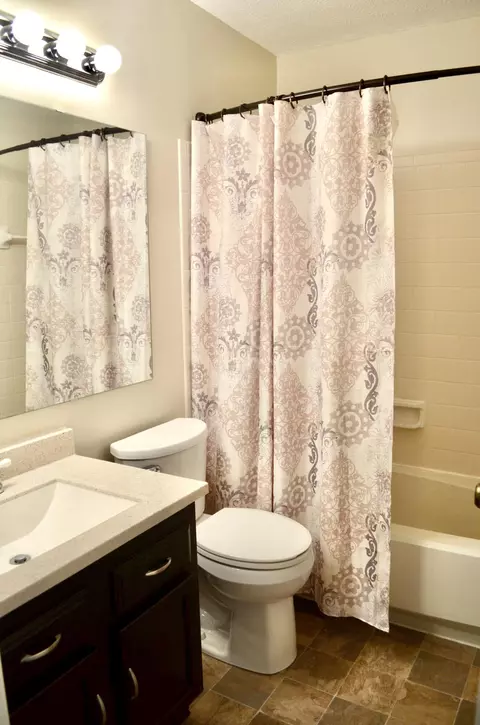Bath - 202 Shaker Heights Ln, Crestview Hills, KY 41017 photo 3 of 3