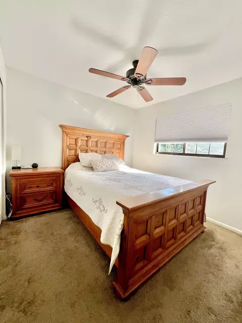 Bedroom - 202 Shaker Heights Ln, Crestview Hills, KY 41017 photo 2 of 3