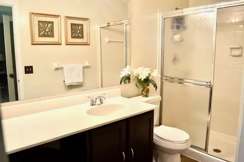Bath - 202 Shaker Heights Ln, Crestview Hills, KY 41017 photo 2 of 3