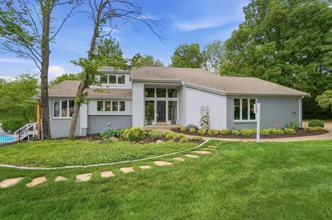 878 Squire Oaks Dr, Villa Hills, KY 41017