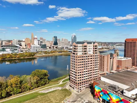 100 W Rivercenter Blvd #PH3B, Covington, KY 41011