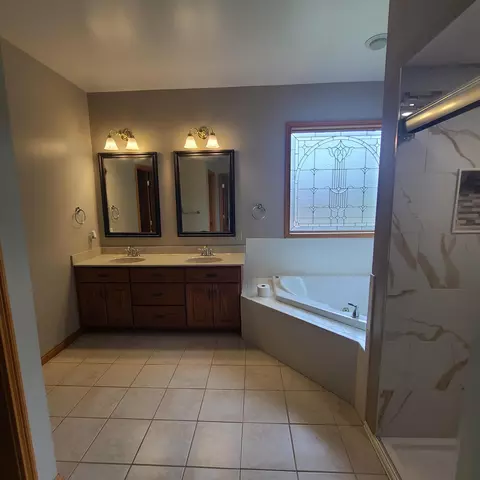 Bath - 1710 Valley Dr, Fort Wright, KY 41017 photo 6 of 6