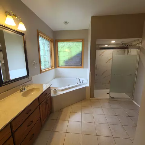 Bath - 1710 Valley Dr, Fort Wright, KY 41017 photo 3 of 6