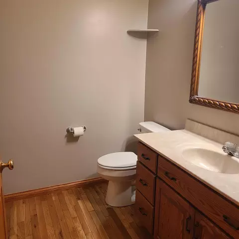 Bath - 1710 Valley Dr, Fort Wright, KY 41017 photo 1 of 6