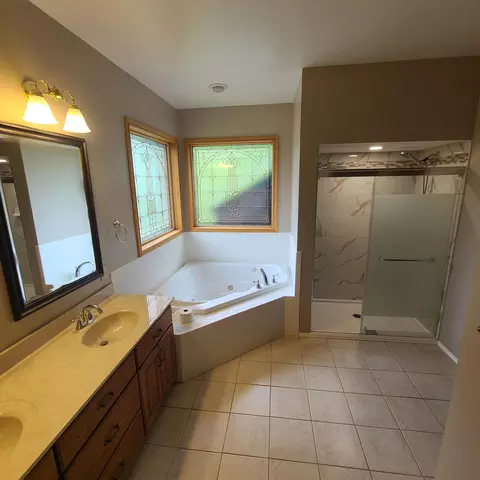 Bath - 1710 Valley Dr, Fort Wright, KY 41017 photo 4 of 6