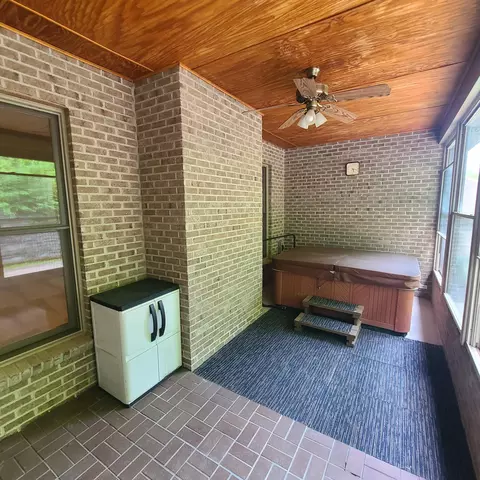 Exterior - 1710 Valley Dr, Fort Wright, KY 41017 photo 4 of 11