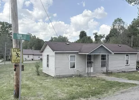 36 Dan St, Garrison, KY 41141