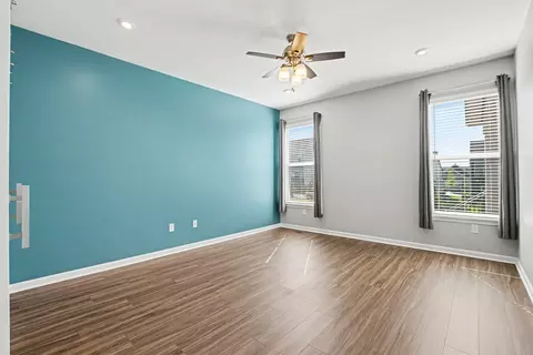 Living - 2316 Amici Dr, Covington, KY 41017 photo 3 of 5