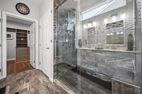Bath - 2316 Amici Dr, Covington, KY 41017 photo 2 of 3