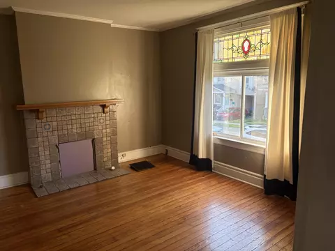 Living - 517 Delmar Pl, Covington, KY 41014 photo 3 of 7