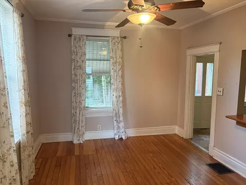 Living - 517 Delmar Pl, Covington, KY 41014 photo 6 of 7