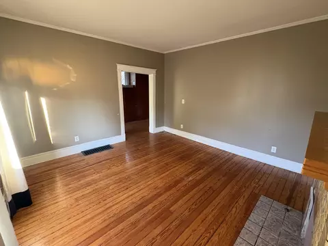 Living - 517 Delmar Pl, Covington, KY 41014 photo 5 of 7