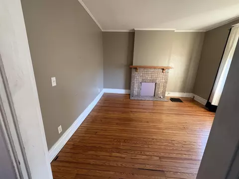 Living - 517 Delmar Pl, Covington, KY 41014 photo 1 of 7