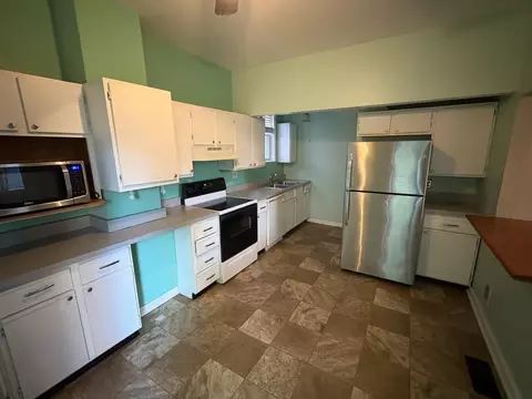 Kitchen - 517 Delmar Pl, Covington, KY 41014 photo 2 of 2