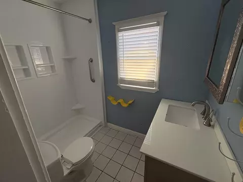 Bath - 517 Delmar Pl, Covington, KY 41014 photo 1 of 1