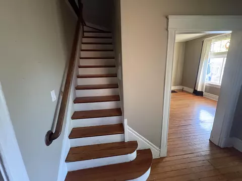 Entry Way - 517 Delmar Pl, Covington, KY 41014 photo 2 of 2