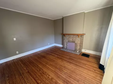 Living - 517 Delmar Pl, Covington, KY 41014 photo 4 of 7