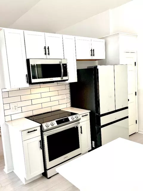 Kitchen - 7607 Cloudstone Dr, Florence, KY 41042 photo 1 of 5