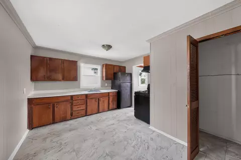 Kitchen - 1611 Monroe St, Covington, KY 41014 photo 2 of 2