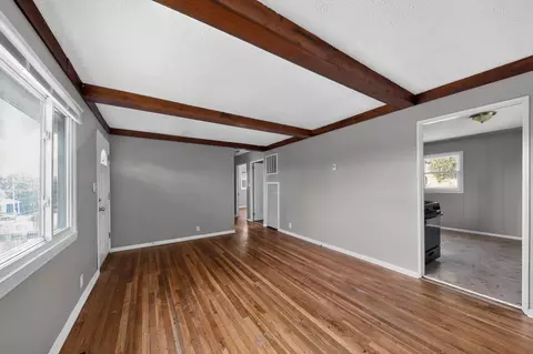 Living - 1611 Monroe St, Covington, KY 41014 photo 2 of 5