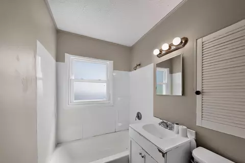 Bath - 1611 Monroe St, Covington, KY 41014 photo 1 of 1