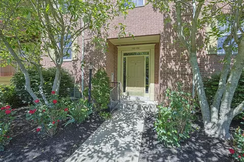112 Dogwood Dr #6, Newport, KY 41076