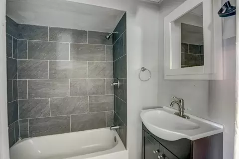 Bath - 1107 John St, Covington, KY 41016 photo 1 of 1