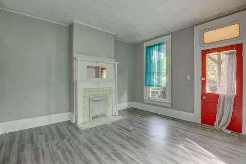 Living - 1107 John St, Covington, KY 41016 photo 2 of 5