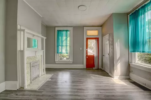 Living - 1107 John St, Covington, KY 41016 photo 1 of 5