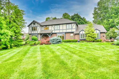 906 Squire Hill Ct, Crescent Springs, KY 41017