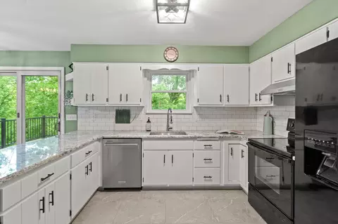 Kitchen - 3157 David Ct, Edgewood, KY 41017 photo 4 of 4